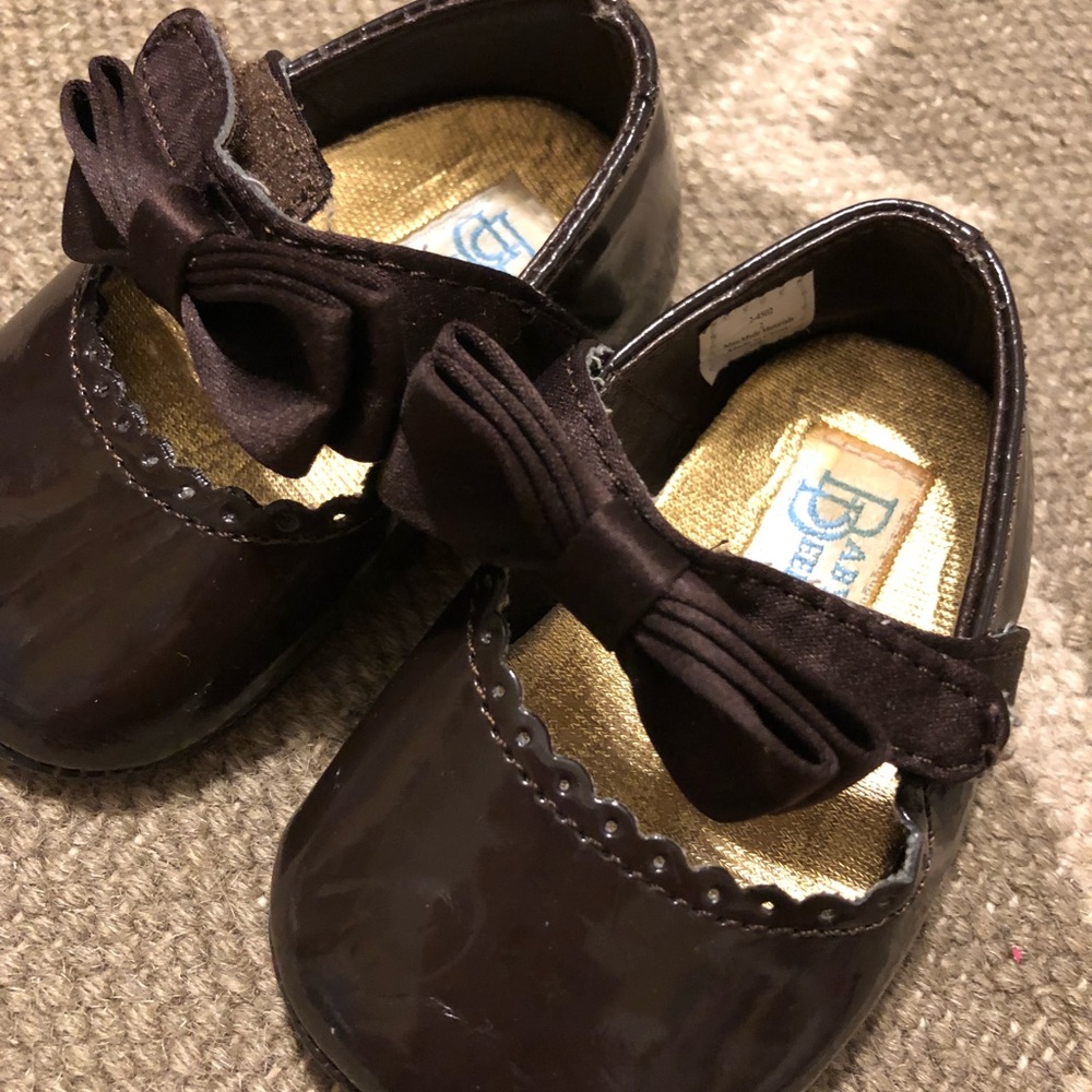 Vintage baby deer crib shoes  shiny brown sz 2